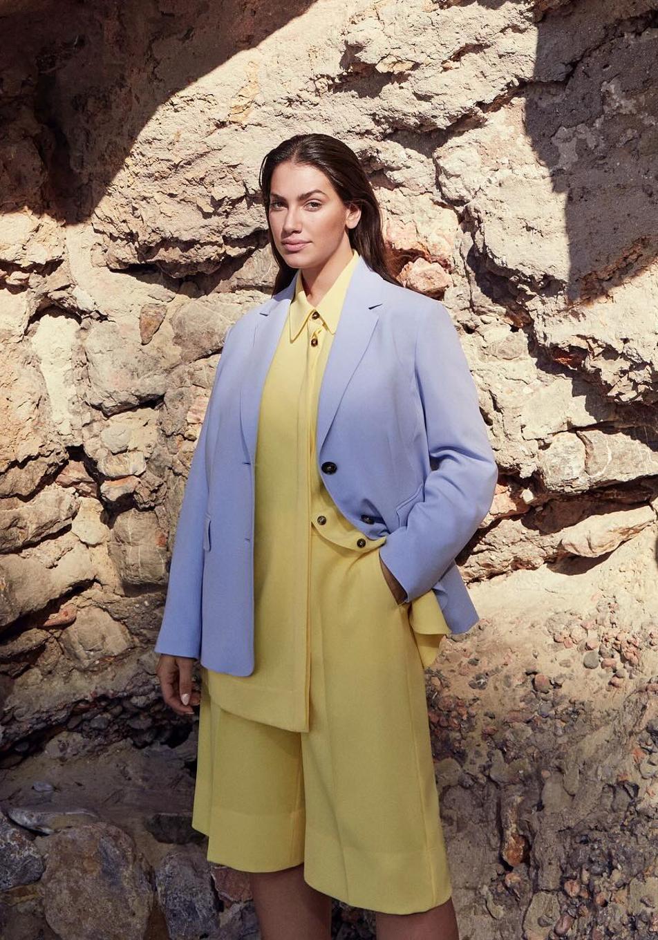 El lujo inclusivo de Marina Rinaldi: las americanas que favorecen en todas las tallas (y a cualquier edad)