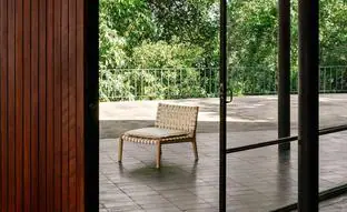 La silla de Zara Home que respira lujo silencioso y que será la joya de cualquier estancia