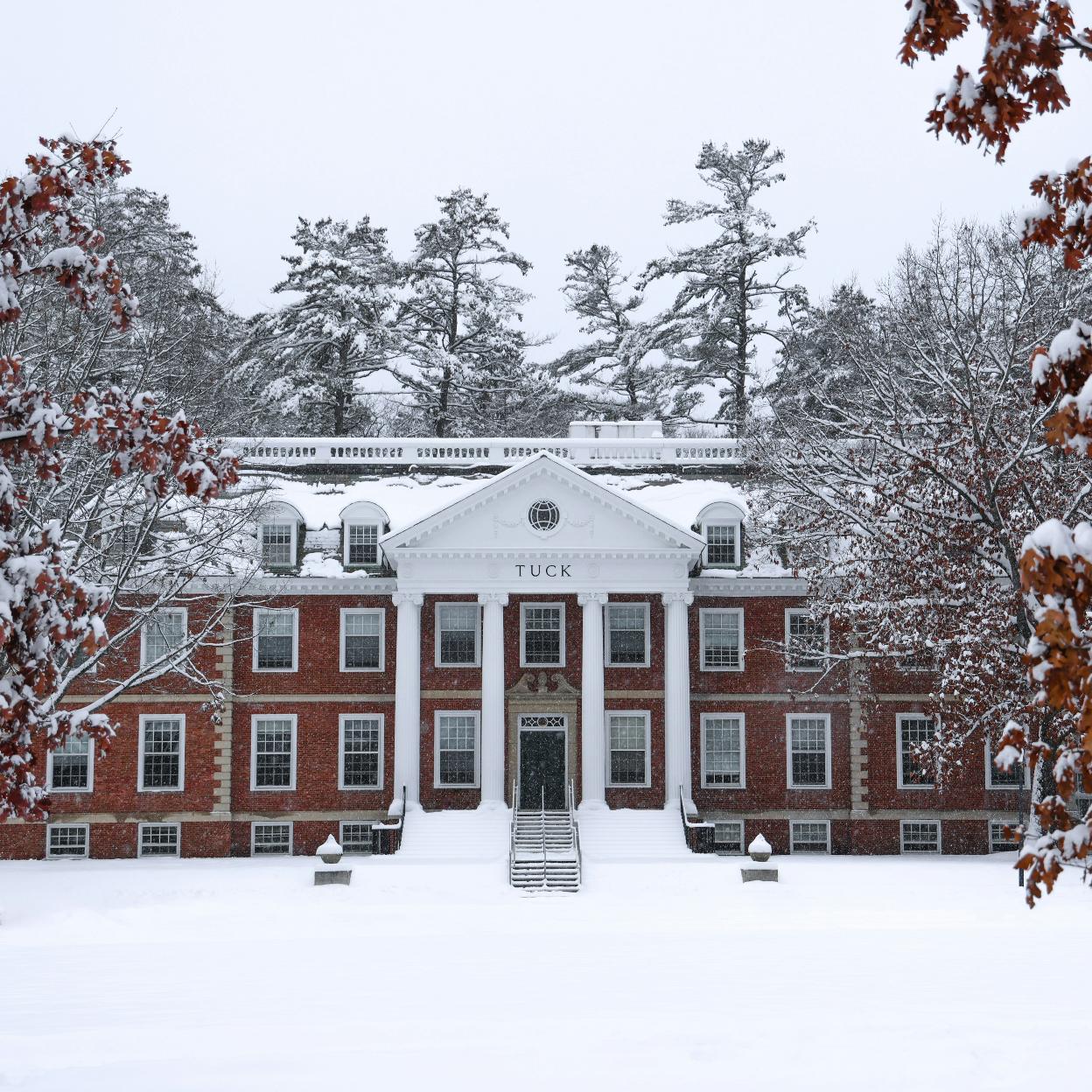 Fachada de la Universidad de Darmouth, en el estado de New Hampshire en el que se ambienta la novela de Makkai./David Chang/unsplash