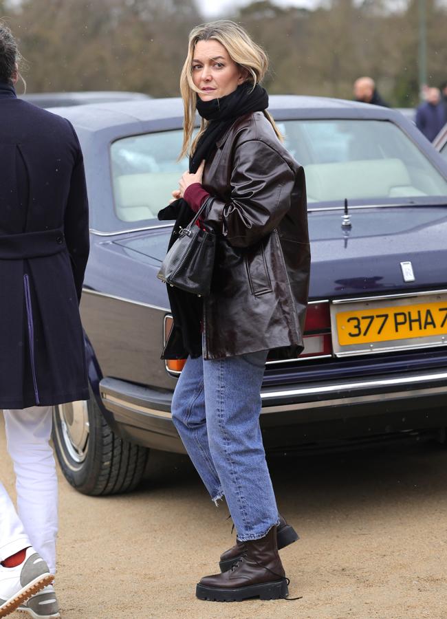 Marta Ortega con unas botas de Zara. / GETTY