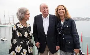 Juan Carlos I activa su plan de retorno suave a España: los indicios de un posible cambio de residencia del emérito