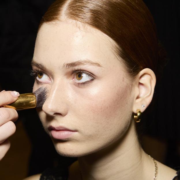 Qué tipo de brochas usar para tapar las ojeras con corrector y conseguir el mejor resultado