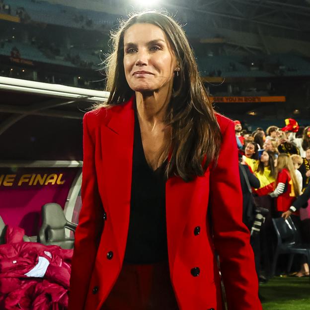 Ocho famosas que le han dado una 'patada' (hacia arriba) al feminismo en el último año, empezando por Letizia y terminando en Alana S. Portero