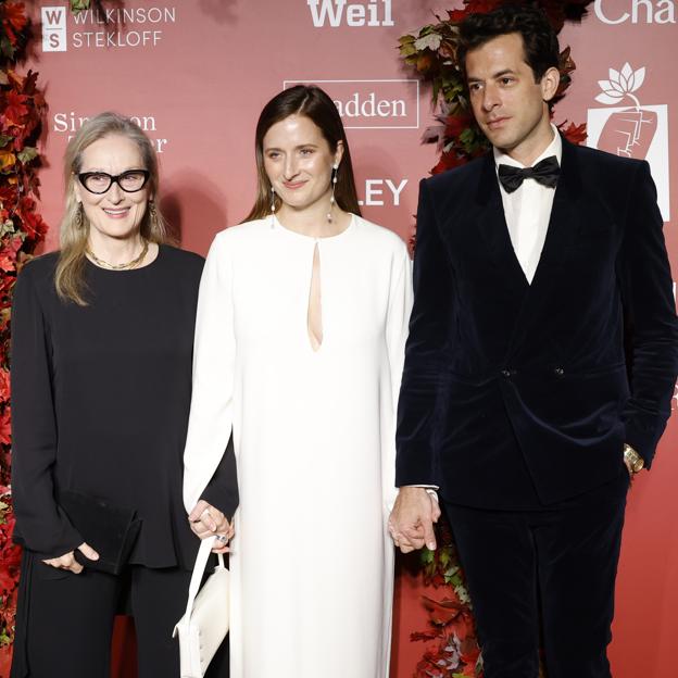 Maryl Streep con su hija Grace Gummer y su pareja, el músico Mark Ronson. 