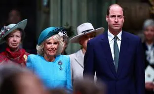 Camilla y Guillermo, condenados a entenderse: por qué el príncipe de Gales ha dejado sola a la reina en la recepción de la Commonwealth