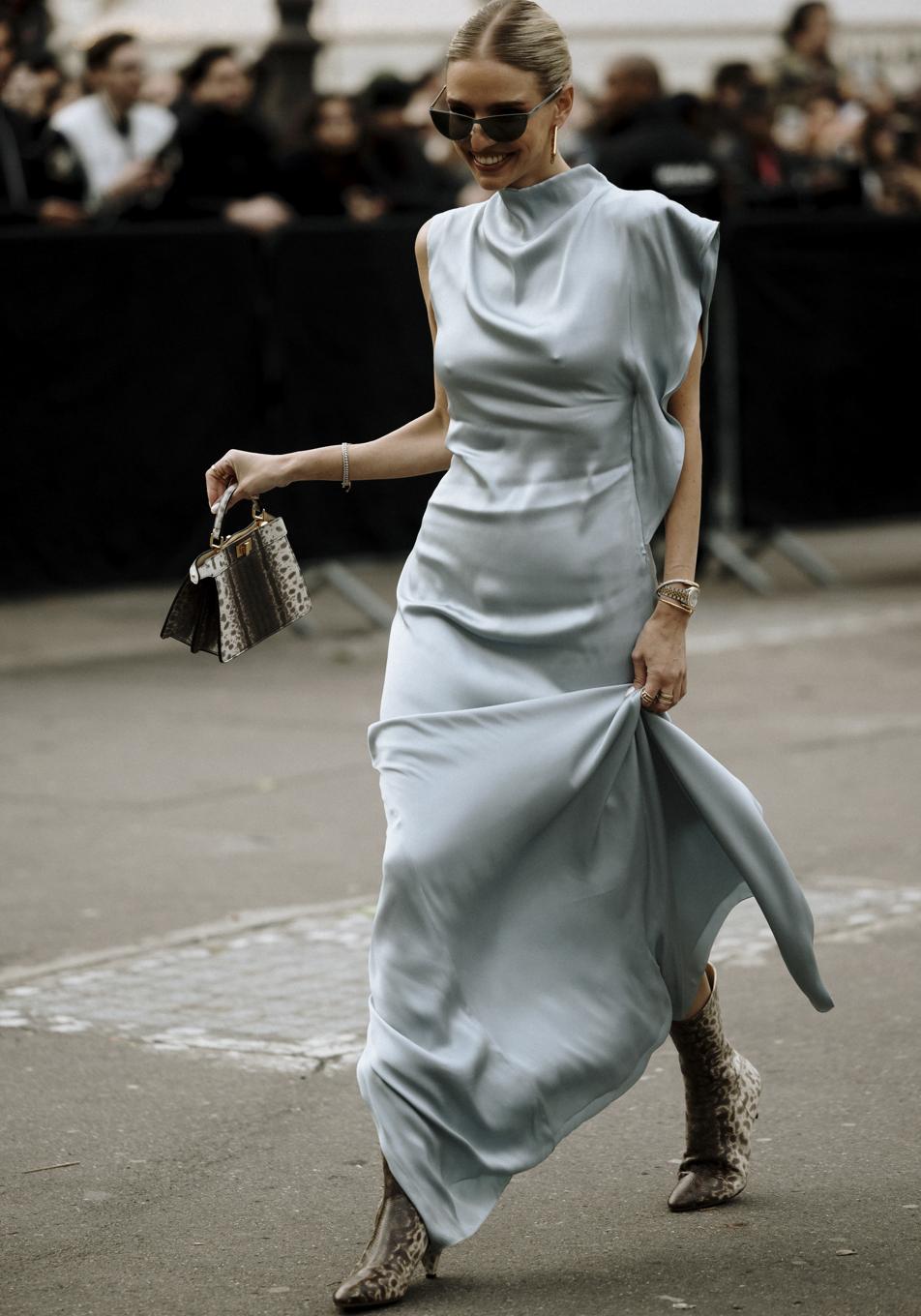 15 looks de pasarela effortless chic que inspirarán a las invitadas de boda más elegantes esta primavera-verano