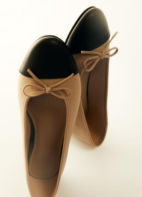 Bailarinas bicolor de H&M (19,99 euros)