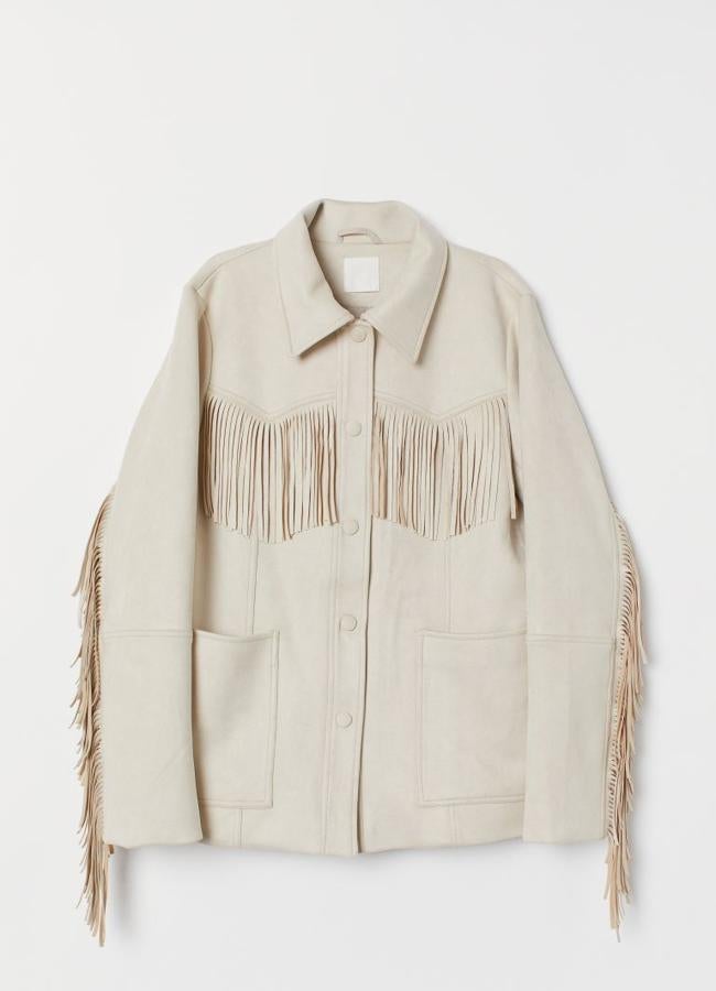 Chaqueta con flecos en beige claro de H&M.