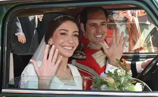 Así ha sido la boda de la Casa de Alba: Javier Solís Benjumea, sobrino del duque de Alba, se ha casado con Alejandra García Insa