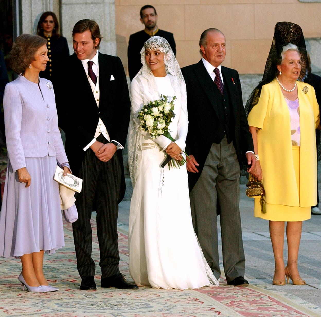 La infanta Pilar junto a los reyes eméritos y su hijo Beltrán Gómez-Acebo el día de su boda con Laura Ponte. /GEtty