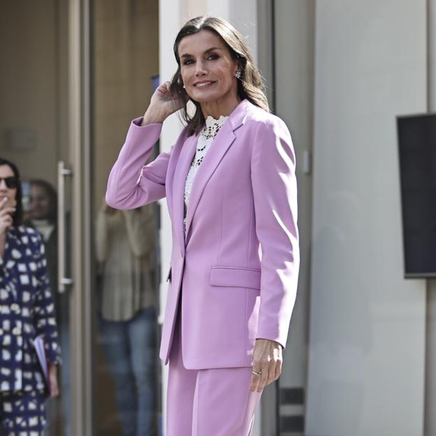 Mango tiene el traje de chaqueta y pantalón que ya ha conquistado a la reina Letizia