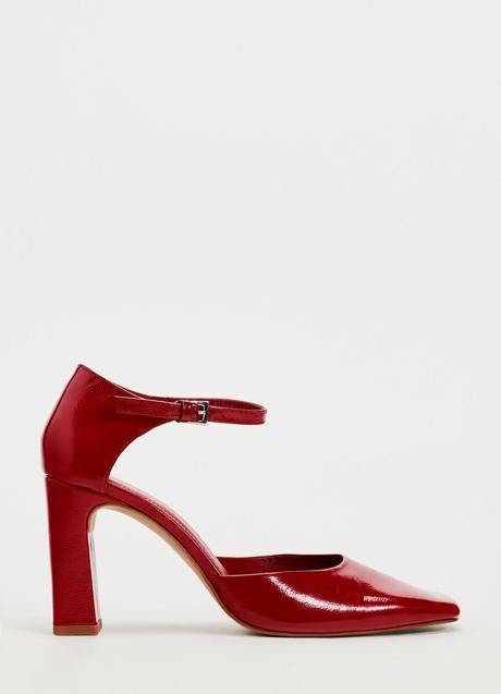 Zapatos rojos de Zara (59,99 euros)