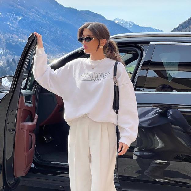 Sudaderas vintage, la tendencia que llevan famosas e influencers para looks cómodos con estilo