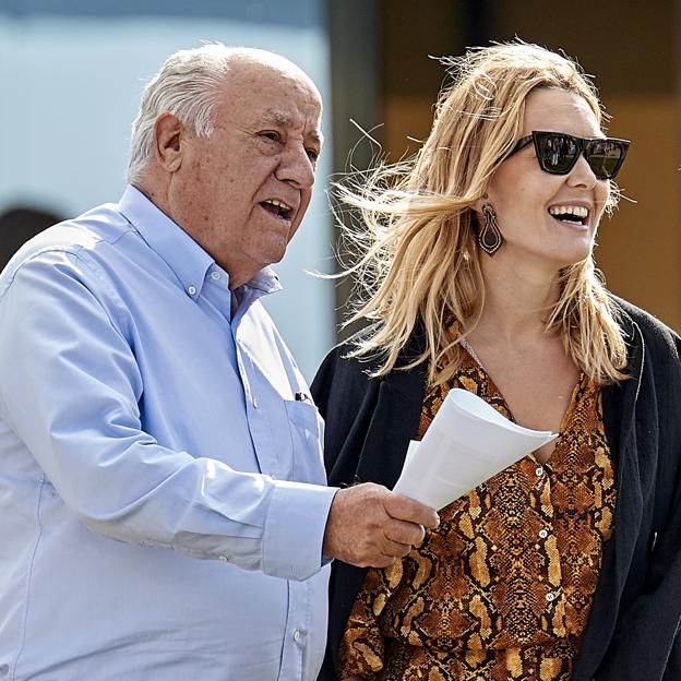 Amancio Ortega estrena yate de lujo para las vacaciones de la familia Inditex: piscina, parque infantil y helipuerto