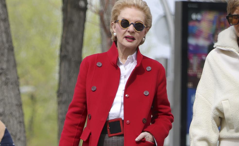 Carolina Herrera luce el look de entretiempo con bailarinas más cómodo, elegante y fácil de copiar