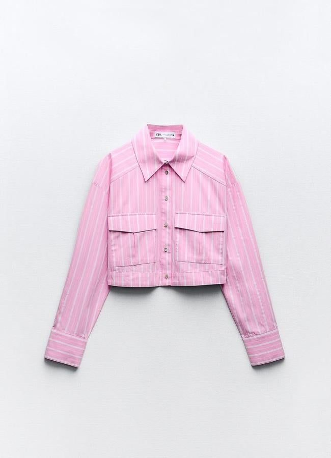 Camisa crop rosa de Zara, 29,95 euros.