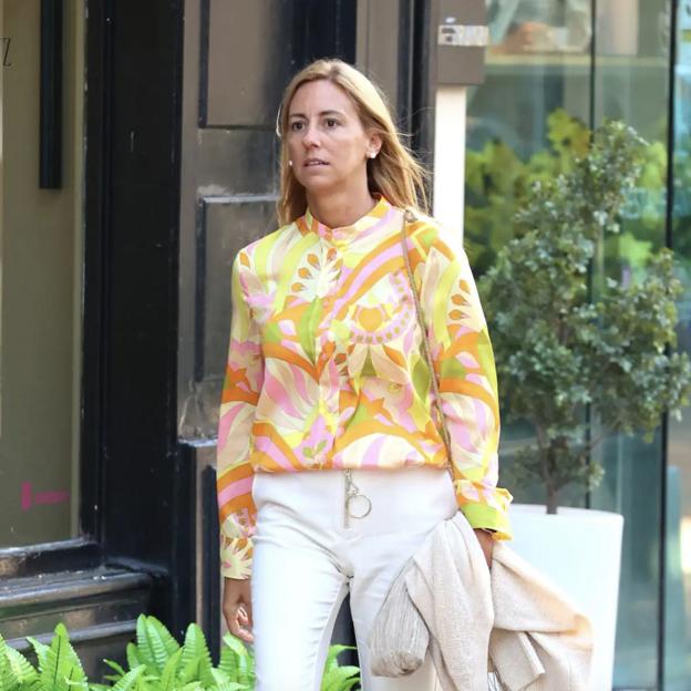 Ainhoa Armentia, caminando por las calles de Vitoria. 