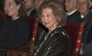 La reina Sofía sorprende en Mallorca con look de estilo árabe: así es el conjunto pijamero que ha llevado