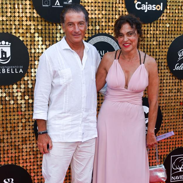 Javier Banderas junto a su mujer en Starlite. 