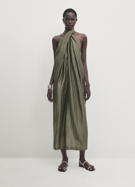 Vestido con escote halter de Massimo Dutti (89,99 euros)