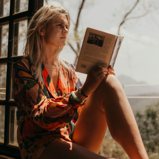 Los libros que llegan a las librerías en abril: lo nuevo de Camilla Läckberg, la versión moderna de 1984 y el perfume más conocido del mundo