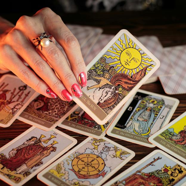 La carta del Tarot, Sol (XIX), el regente de la semana.