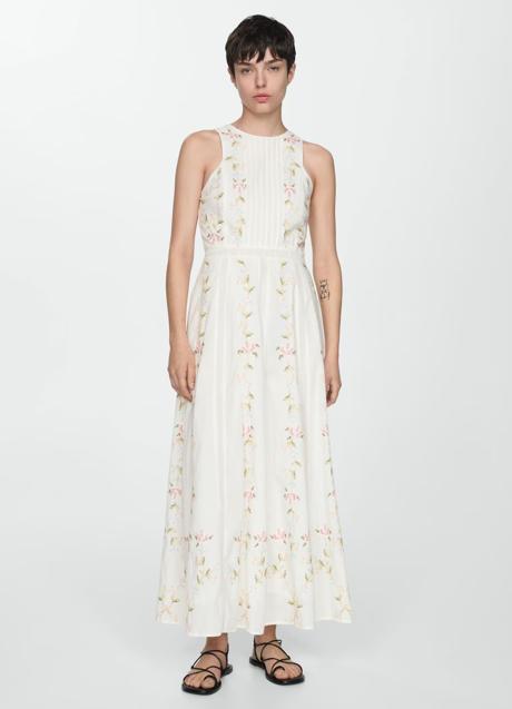 Vestido blanco con bordados de Mango (79,99 euros)