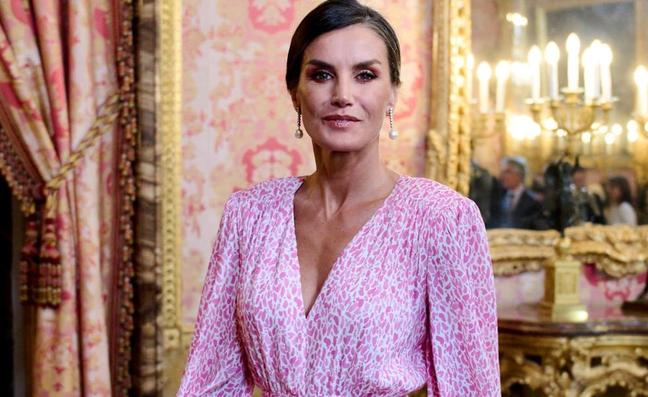 15 vestidos aptos para el calor que llevaría la reina Letizia: si tienes más de 50 años este es tu básico de primavera