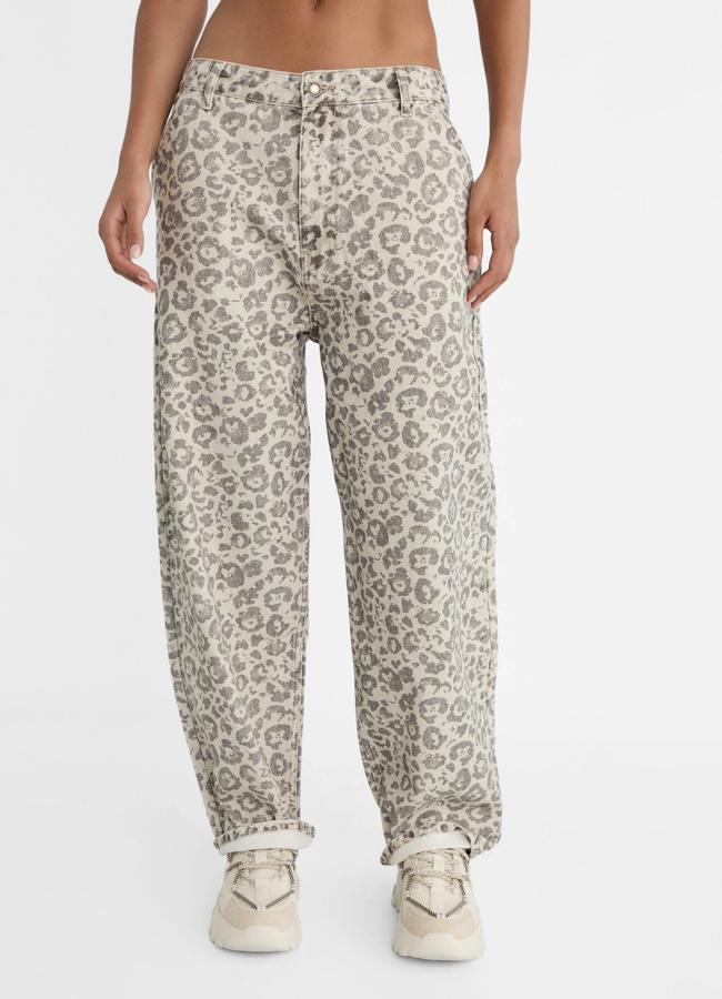 Pantalones desgastados de Stradivarius, 35,99 euros.