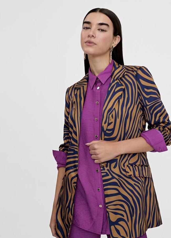 Blazer estampado animal print de Lola Casademunt, 149 euros.