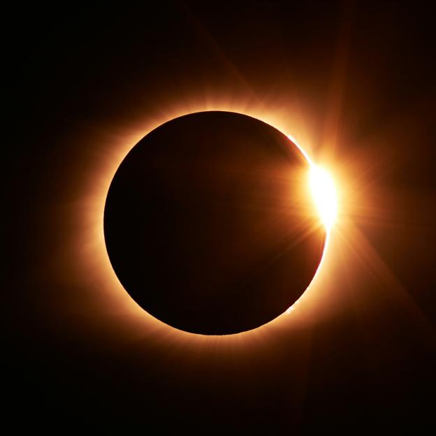 BUENA SUERTE: Rituales de buena suerte para atraer la energía del eclipse solar del 8 de abril | Mujerhoy