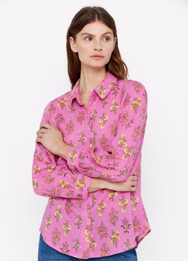 Camisa de colores con estampado de flores