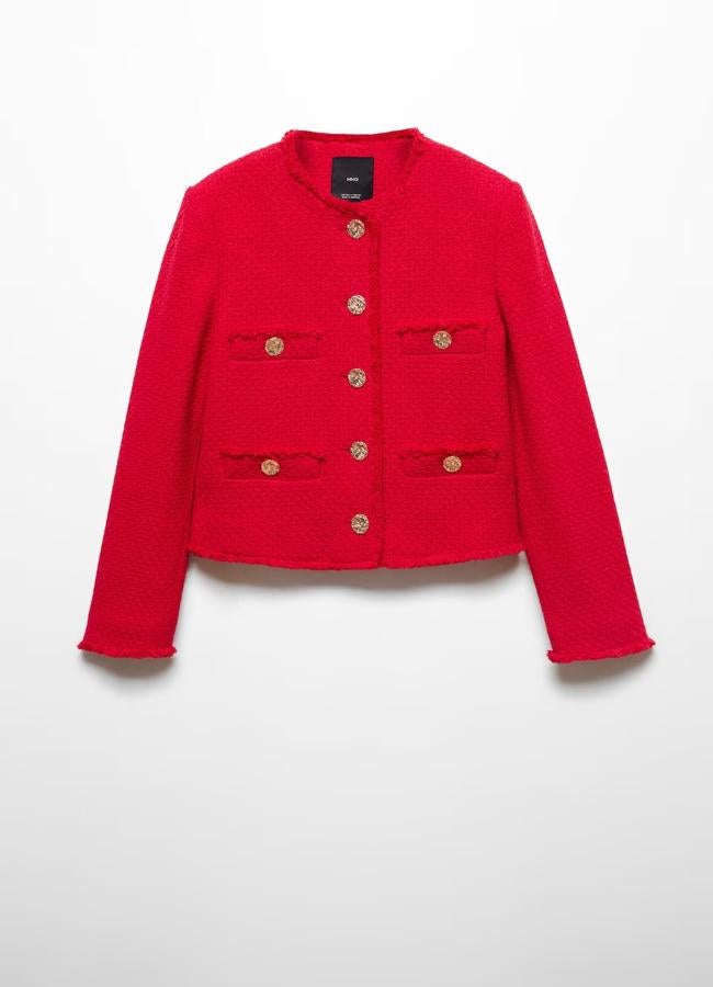 Chaqueta corta de tweed roja de Mango, 59,99 euros.