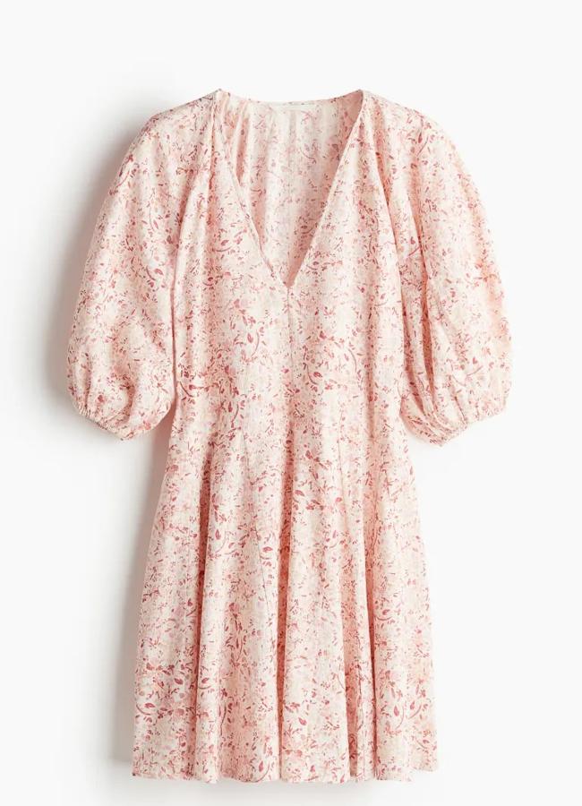 Vestido corto de flores de H&M, 29,99 euros.