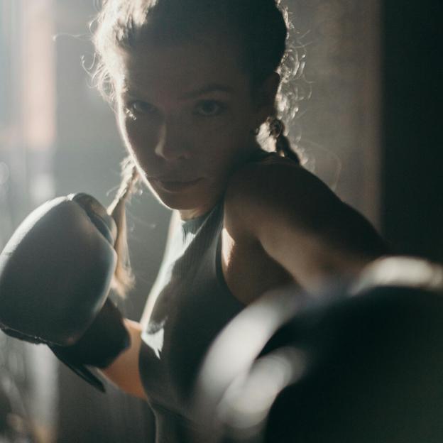 Hacer boxeo a los 50: los beneficios ocultos del deporte que quema calorías, reduce el estrés y sube la autoestima