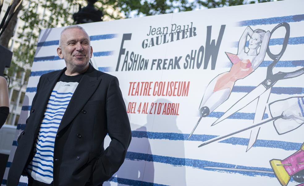 Gaultier se desnuda sobre el escenario en su Fashion Freak Show en Barcelona