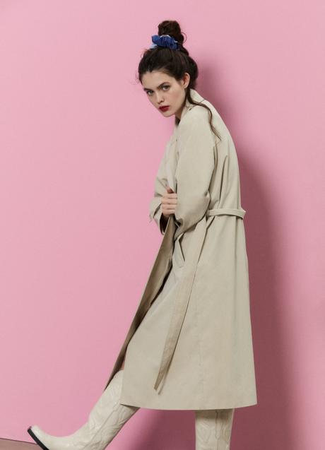 Trench largo de Stradivarius (49,99 euros)