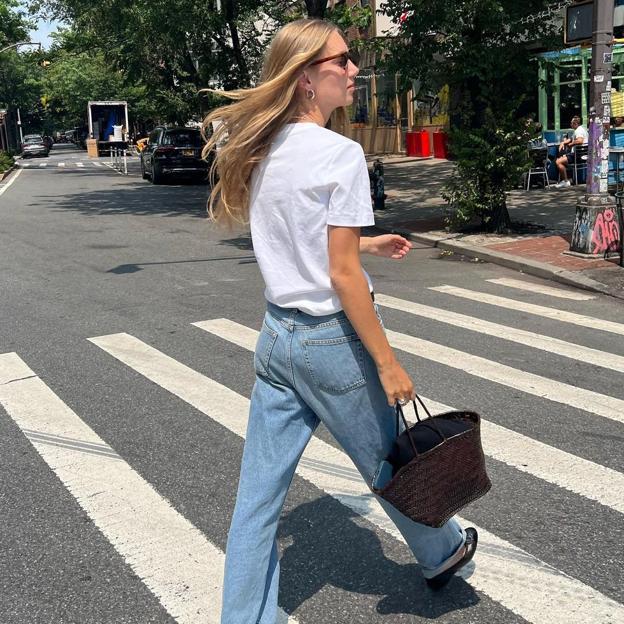 Cuatro bolsos trenzados en marrón para lucir el accesorio más viral y estiloso de la temporada