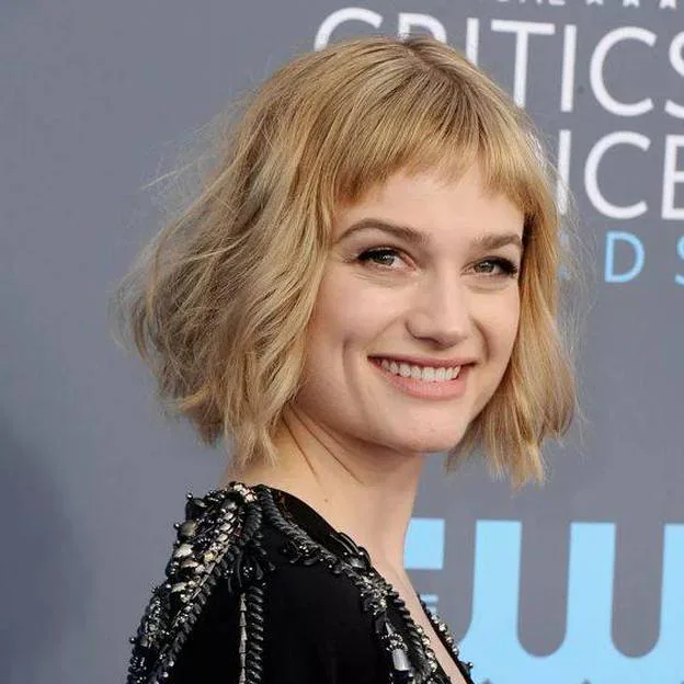 Alison Sudol con corte bob con micro flequillo