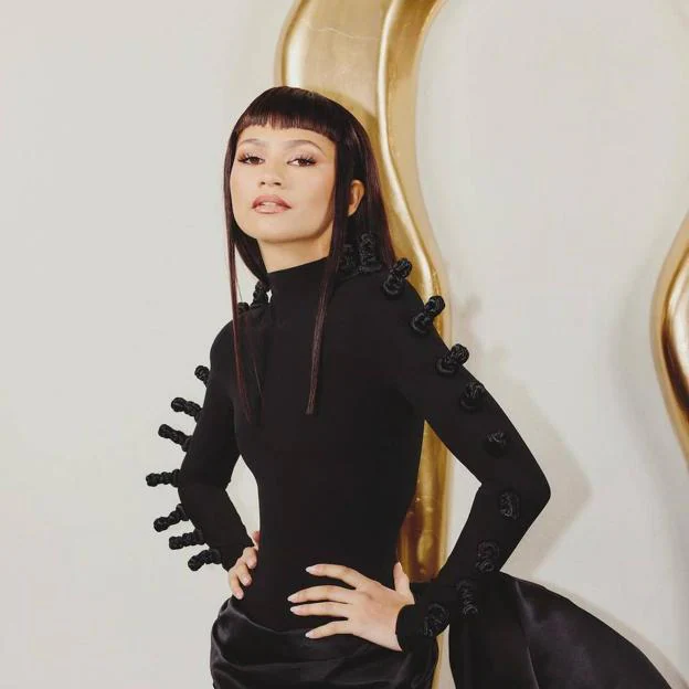 Zendaya con corte de pelo con micro flequillo estilo hime