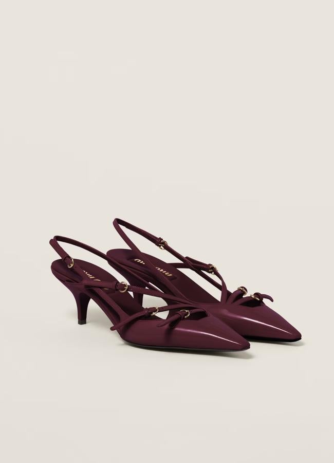 Slingback rojos de Miu Miu, 990 euros..