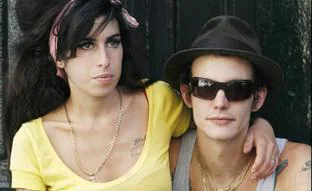 Qué fue de Blake Fielder-Civil, el ex marido tóxico de Amy Winehouse que estaba en la cárcel cuando ella murió