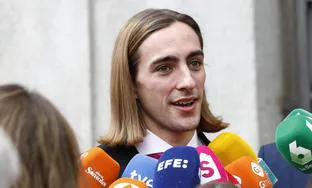 Así es Pablo, el sobrino 'belga' de Almeida que se ha viralizado tras la boda: modelo, youtuber y con pelazo