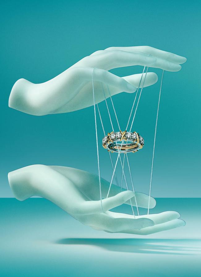 Anillo Tiffany & Co, Sixteen Stone, por Jean Schlumberger, fotografiado por Dan Tobin Smith, para la campaña 'Con amor, desde 1837'.