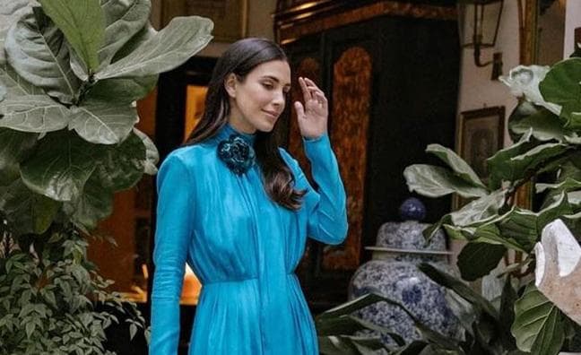 Dónde encontrar vestidos en azul similares al favorito de Sassa de Osma