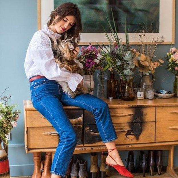 Un par de zapatos rojos es todo lo que necesitas para hacer frente, con estilo, al entretiempo