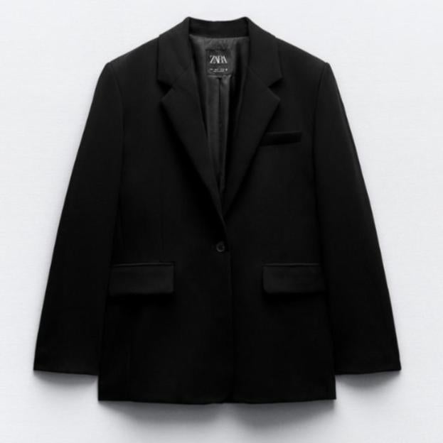 Blazer negra de Zara