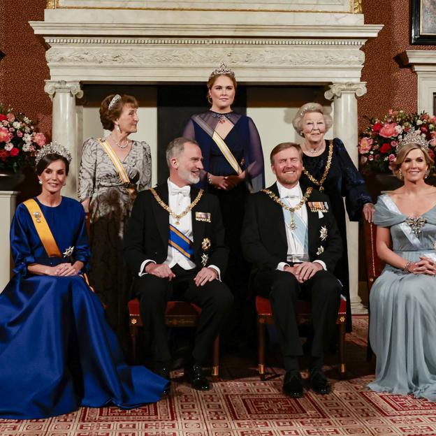 El rey Felipe VI, la reina Letizia, el rey Guillermo, la reina Máxima y la princesa Amalia de los Países Bajos y la reina Beatriz de los Países Bajos.