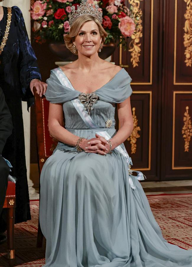 Máxima de Holanda con vestido azul claro y tiara de diamantes. Foto: Gtres.