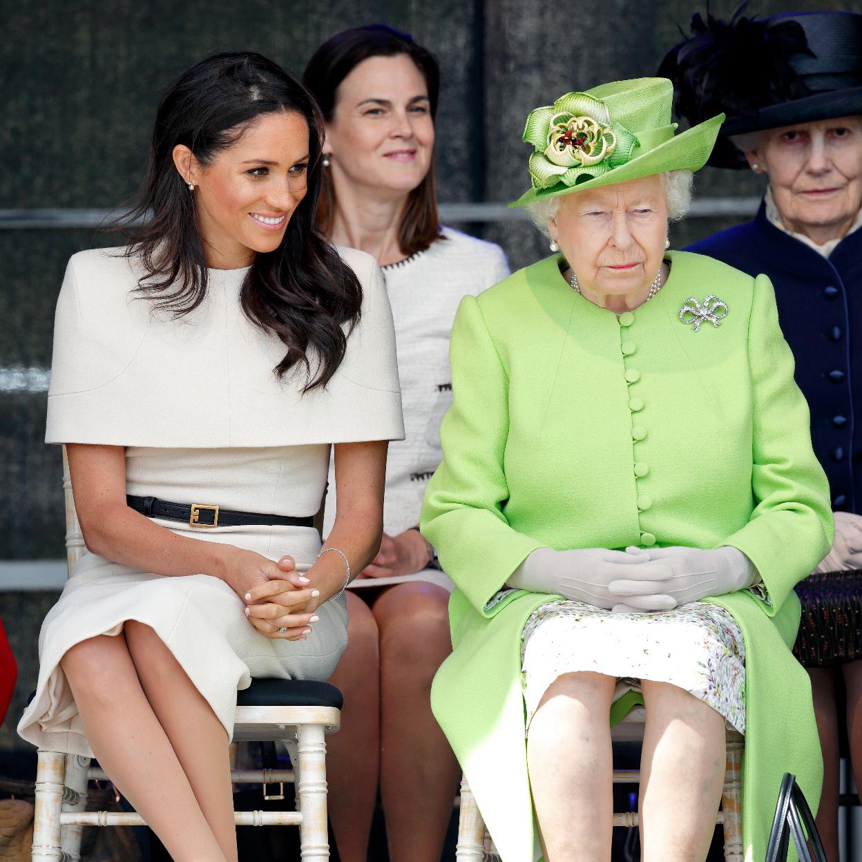 La reina Isabel II junto a Meghan Markle y Samantha Cohen. /GTRES